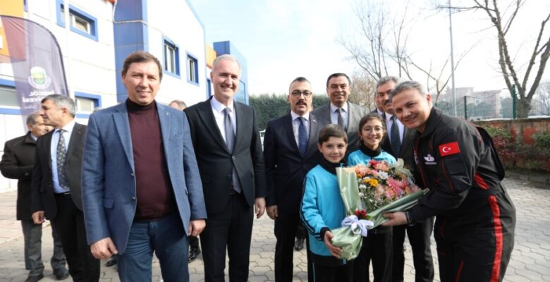 ASTRONOT ALPER GEZERAVCI İNEGÖL’DE ÖĞRENCİLERLE BULUŞTU