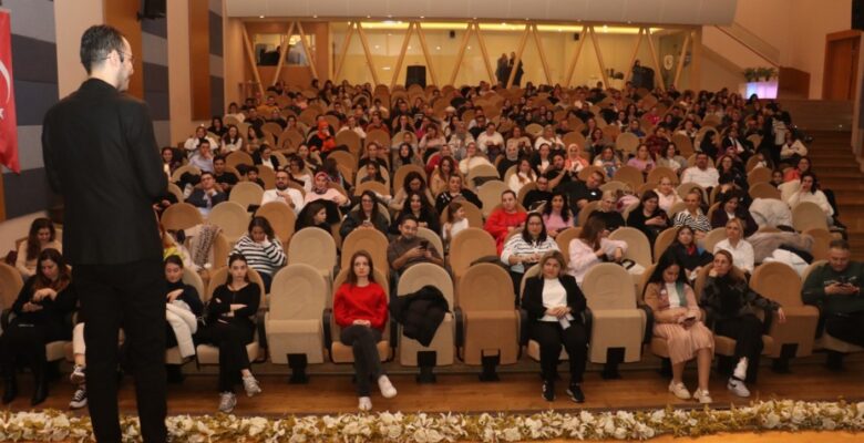 ÖZEL BURSA KÜLTÜR OKULLARI’NDAN VELİLERE “YAPAY ZEKA” SEMİNERİ