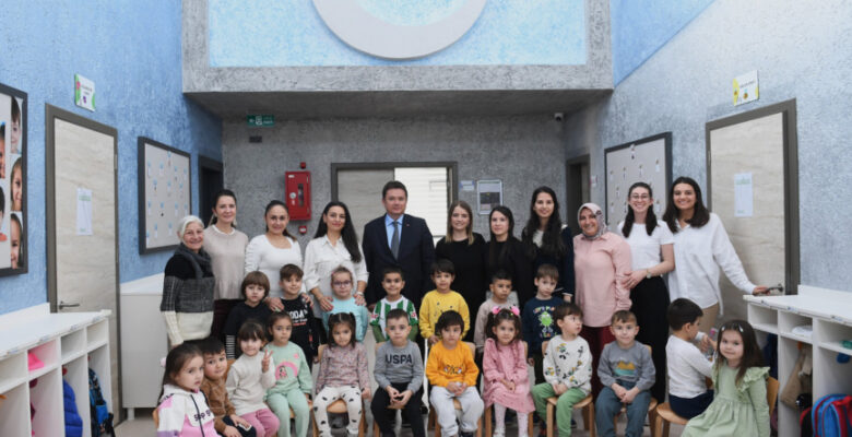 Kreş öğrencilerinin karne heyecanı