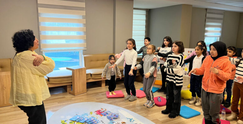 Çocuklar için Masal Tadında Şiirler