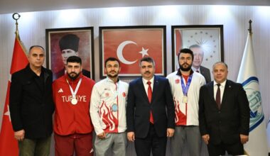 BAŞKAN YILMAZ ŞAMPİYONLARI AĞIRLADI