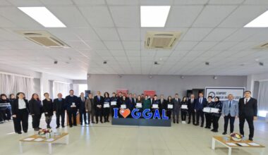 GEMLİK TİCARET VE SANAYİ ODASI’NA EĞİTİME KATKILARINDAN DOLAYI PLAKET VERİLDİ GEMLİK TİCARET VE SANAYİ ODASI’NA EĞİTİME KATKILARINDAN DOLAYI PLAKET VERİLDİ