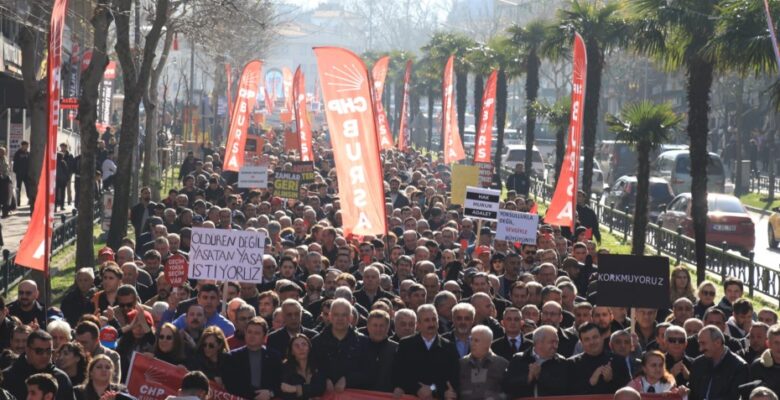 MEYDANLAR AÇLIĞA, SEFALETE, YOKSULLUĞA VE ADALETSİZLİĞE HAYIR DEMEK İÇİN DOLUP TAŞTI
