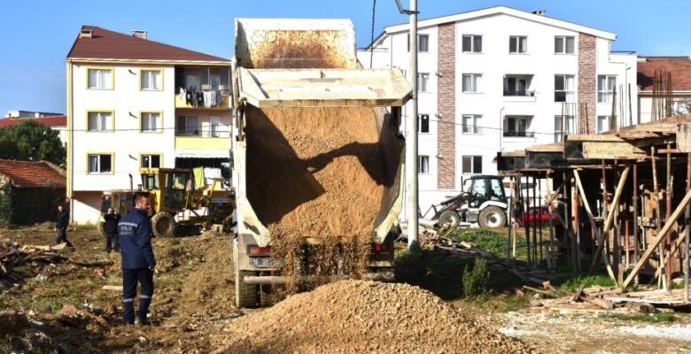 Gemlik Belediyesi’nden Eşref Dinçer Mahallesi’ne Yeni Yol Çalışması