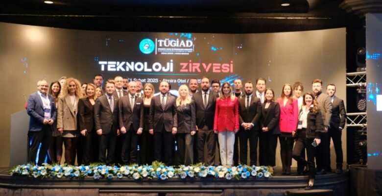 BURSA’DA YAPAY ZEKA RÜZGARI: TEKNOLOJİ ZİRVESİ BÜYÜK İLGİ GÖRDÜ
