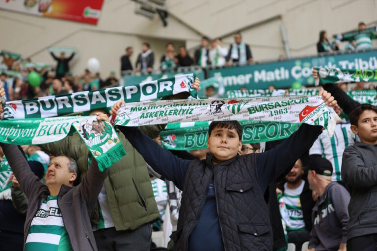 Çocuklar Bursaspor coşkusunu Büyükşehir’le yaşadı