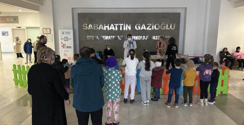 Büyükşehir’den tedavi gören çocuklara moral