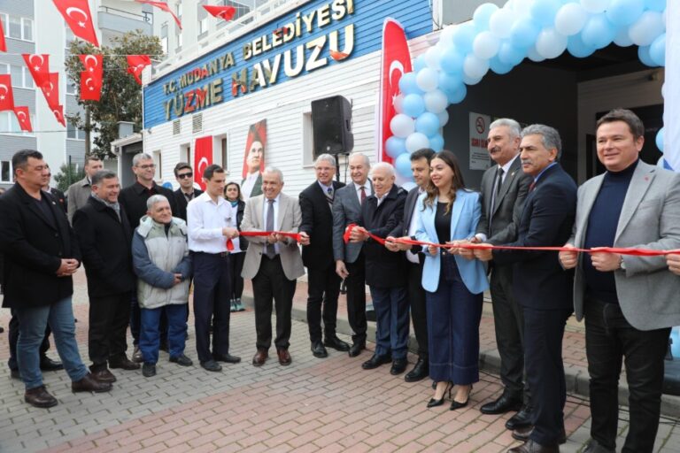 MUDANYA KAPALI YÜZME HAVUZU AÇILDI