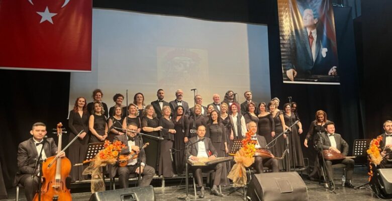 YAKAMOZ TÜRK MÜZİĞİ KOROSUNDAN ANLAMLI KONSER
