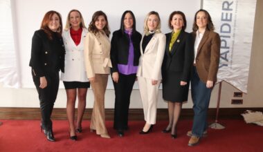 İŞ DÜNYASININ KADIN ÖNCÜLERİ YAPIDER KAHVALTISINDA BULUŞTU İŞ DÜNYASININ KADIN ÖNCÜLERİ YAPIDER KAHVALTISINDA BULUŞTU