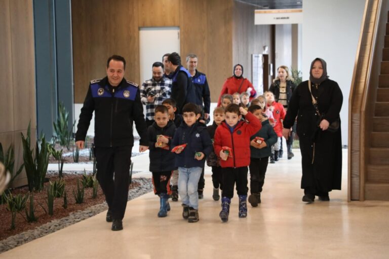 ANAOKULU ÖĞRENCİLERİNDEN İNEGÖL BELEDİYESİ’NE ZİYARET
