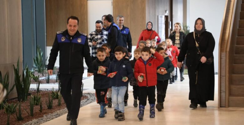 ANAOKULU ÖĞRENCİLERİNDEN İNEGÖL BELEDİYESİ’NE ZİYARET