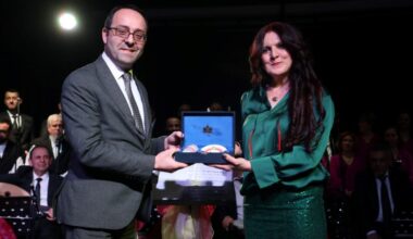 TÜRK SANAT MÜZİĞİ KOROSUNDAN MUHTEŞEM PERFORMANS TÜRK SANAT MÜZİĞİ KOROSUNDAN MUHTEŞEM PERFORMANS