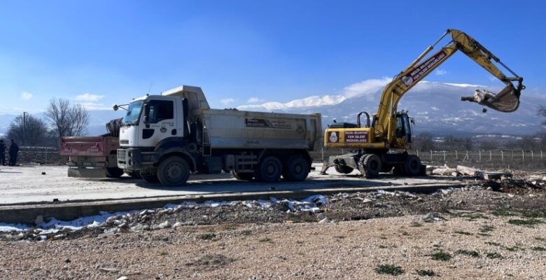 TARIM ARAZİSİNE YAPILAN KAÇAK YAPI YIKILDI