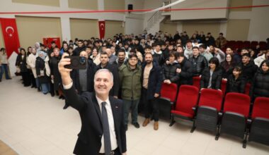 İNEGÖL ELEDİYE BAŞKANI ALPER TABAN GENÇLERE SESLENDİ; “BİZE İCAT ÇIKARIN” İNEGÖL ELEDİYE BAŞKANI ALPER TABAN GENÇLERE SESLENDİ; “BİZE İCAT ÇIKARIN”