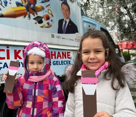 Çocuklar kendi kitap ayraçlarını tasarladı