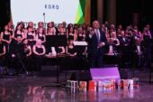 Sevgililer Günü konserine bilet yerine kitap bağışıyla girdiler