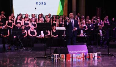 Sevgililer Günü konserine bilet yerine kitap bağışıyla girdiler