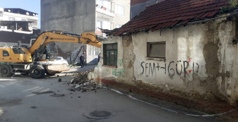 Osmangazi’de metruk bina temizliği