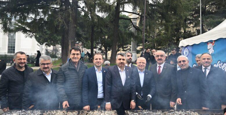 BURSA 8. HAMSİ VE KÜLTÜR FESTİVALİ BÜYÜK BİR COŞKUYLA GERÇEKLEŞTİ