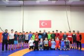 BAŞKAN YILMAZ ŞAMPİYON GÜREŞÇİLERLE BULUŞTU