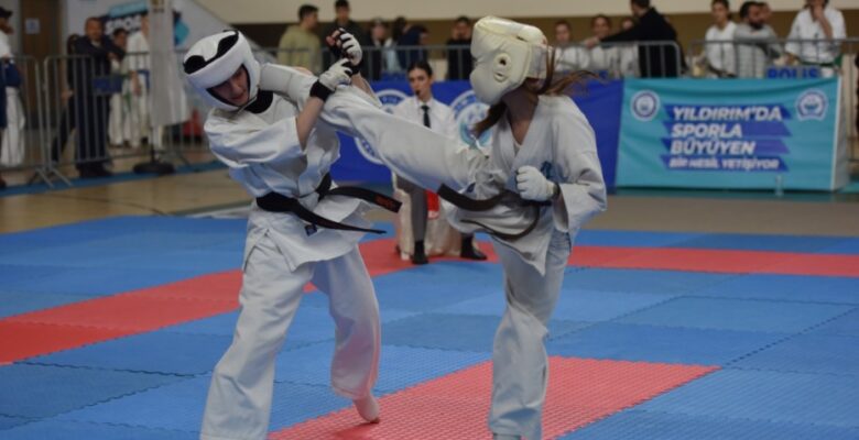 YILDIRIM’DA KARATE RÜZGÂRI