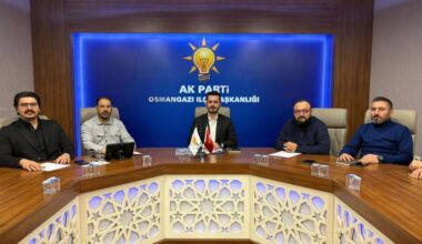 AK PARTİ OSMANGAZİ’DE MAHALLE BAŞKANLARIYLA İLK BULUŞMA GERÇEKLEŞTİ
