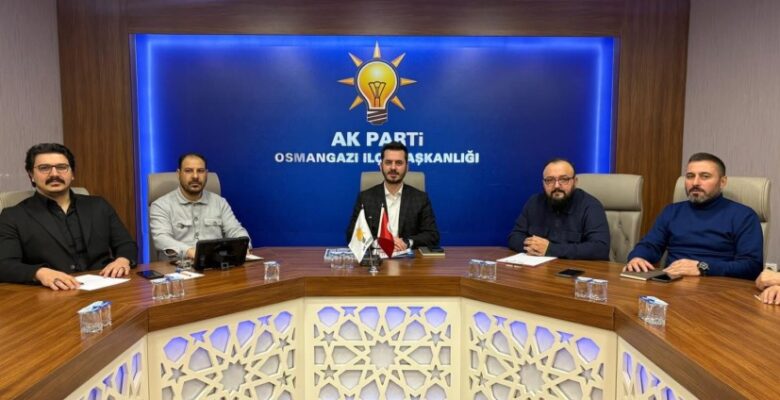 AK PARTİ OSMANGAZİ’DE MAHALLE BAŞKANLARIYLA İLK BULUŞMA GERÇEKLEŞTİ
