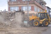 YENİŞEHİR’DE METRUK BİNALAR YIKILIYOR