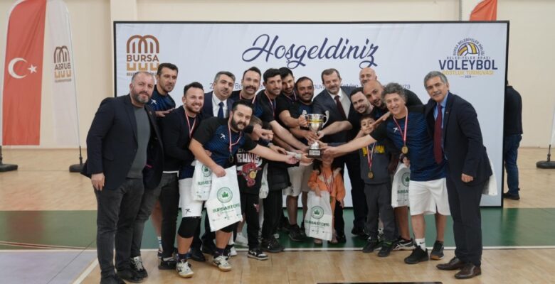 GÜRSU BELEDİYESİ VOLEYBOLÜN ŞAMPİYONU OLDU