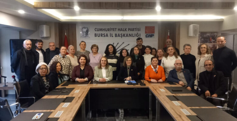 CHP Bursa İl Kadın Kolları: Daha çok eşitlik, adalet, demokrasi, hukuk için mücadeleye devam!