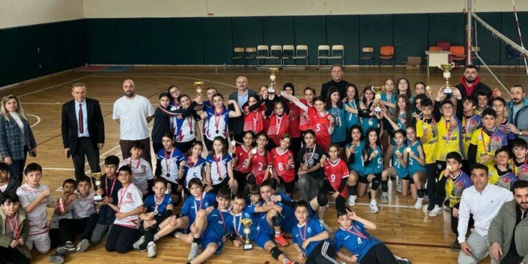 Okul Sporları 2.küme Küçükler Voleybol Turnuvası Yapıldı.
