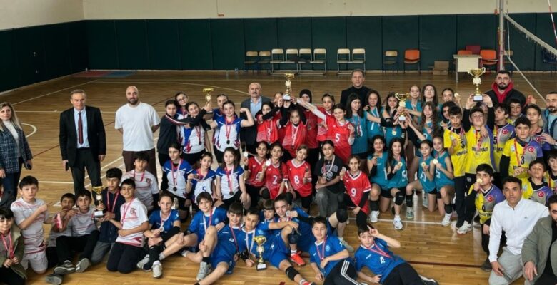 Okul Sporları 2.küme Küçükler Voleybol Turnuvası Yapıldı.
