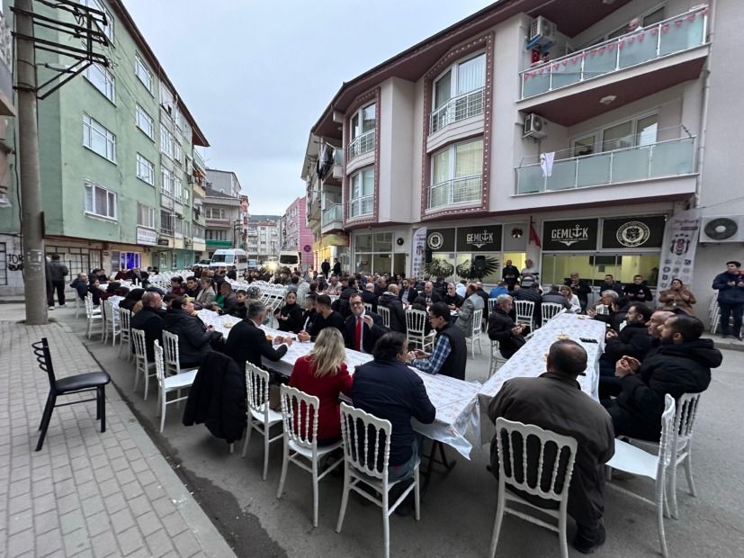 Gemlik Beşiktaş Taraftarları Derneği’nden Sokak İftarı