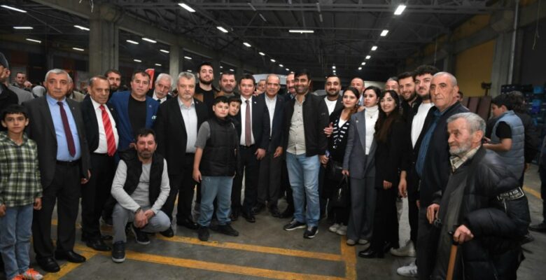 Başkan Erkan Aydın bin kişiyle aynı anda iftar açtı