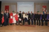 Kahraman hekimlerin hayatını meslektaşları teatral oyunla anlattı