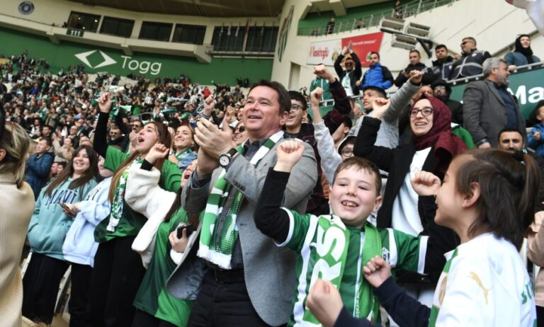 Başkan Aydın Bursaspor sevgisini çocuklara aşılamaya devam ediyor