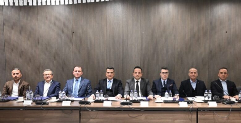 STAJ VE İSTİHDAM KONULARI ÜNİVERSİTE SANAYİ İŞBİRLİĞİ TOPLANTISINDA ELE ALINDI
