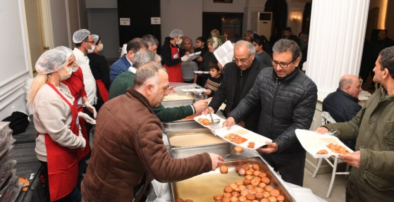 Osmangazi Belediyesi Panayırda iftar sofrası kurdu