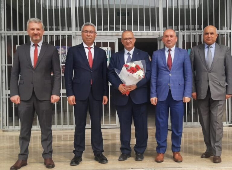 Gemlik İlçe Milli Eğitim Müdürlüğü Görevine Atanan Adnan Uluğ Görevine Başladı