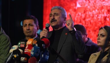 Bursa’da Ekrem İmamoğlu protestoları sürüyor: Bu ülkeyi bu düzenden kurtaracağız