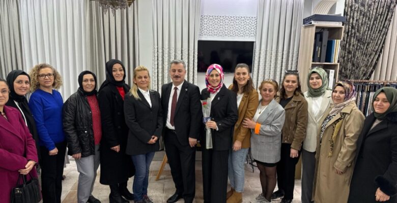 ANAHTAR PARTİ’DEN 8 MART MESAJI: KADINLAR GÜÇLENİRSE, TÜRKİYE GÜÇLENİR!