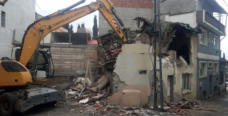Osmangazililerin güvenliği için metruk binalar yıkılıyor
