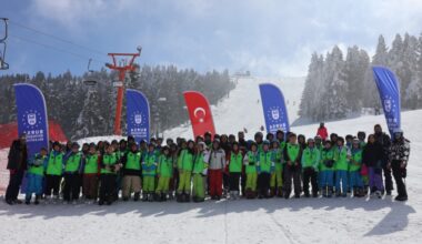 Uludağ’da öğrencilerin kayak heyecanı