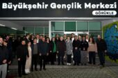 Başkan Bozbey, sahuru gençlerle yaptı