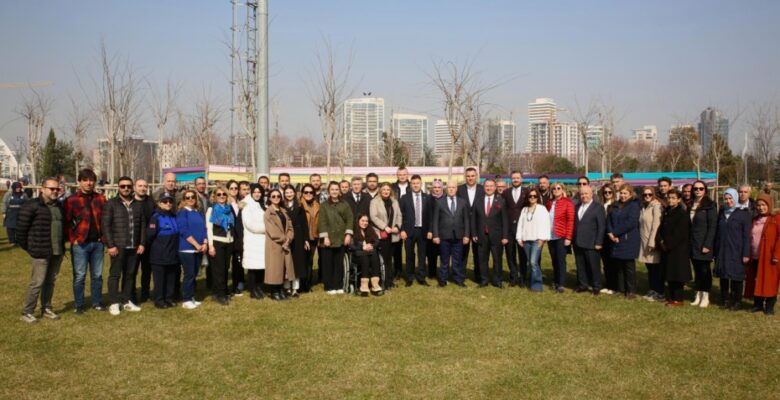Kadınlar Günü’nde çiçekler toprakla buluştu