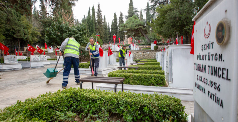 Büyükşehir’den şehitliklerde titiz çalışma