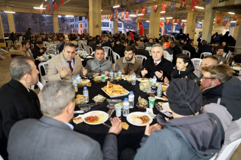 Orhaneli iftar sofrasında bir araya geldi