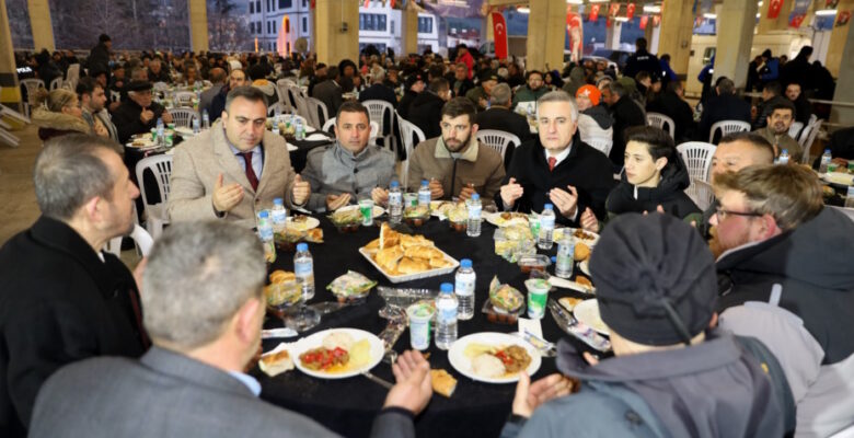 Orhaneli iftar sofrasında bir araya geldi