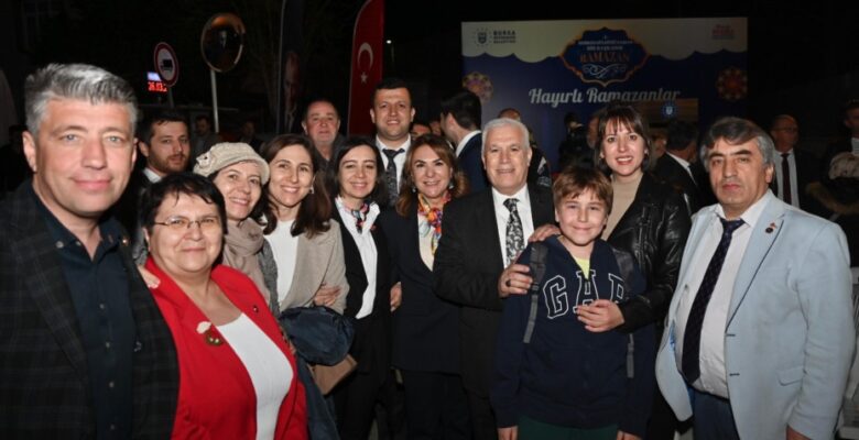 Başkan Bozbey, doğduğu mahallede iftara katıldı